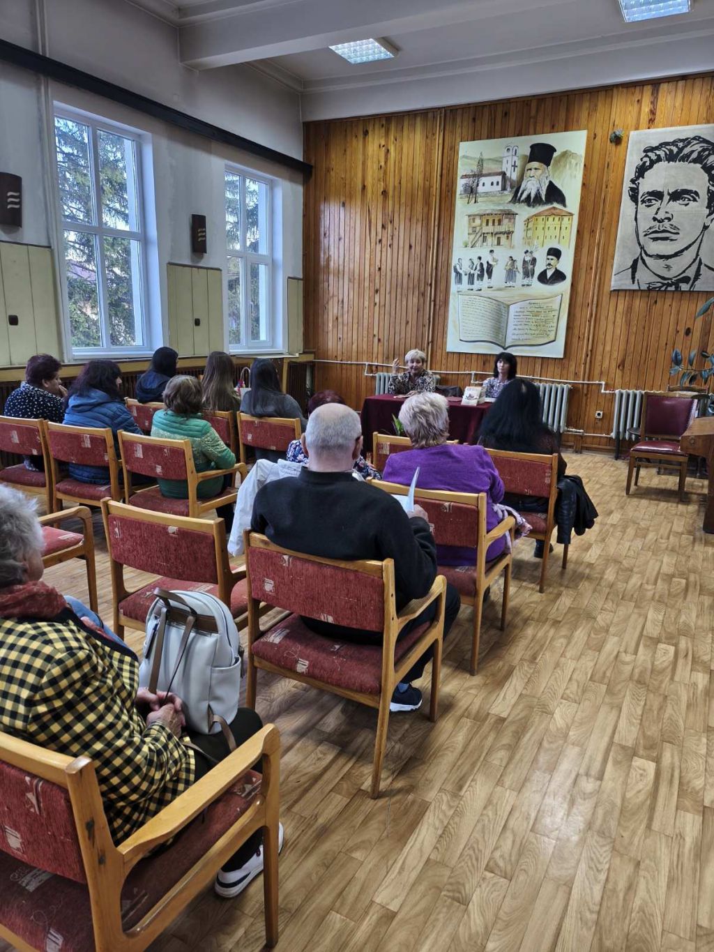 НЧ"Васил Левски -1904 " поетесата Елизабет Кръстева представи стихосбирката си "Сок от нар". - НЧ Васил Левски 1904 - Велинград